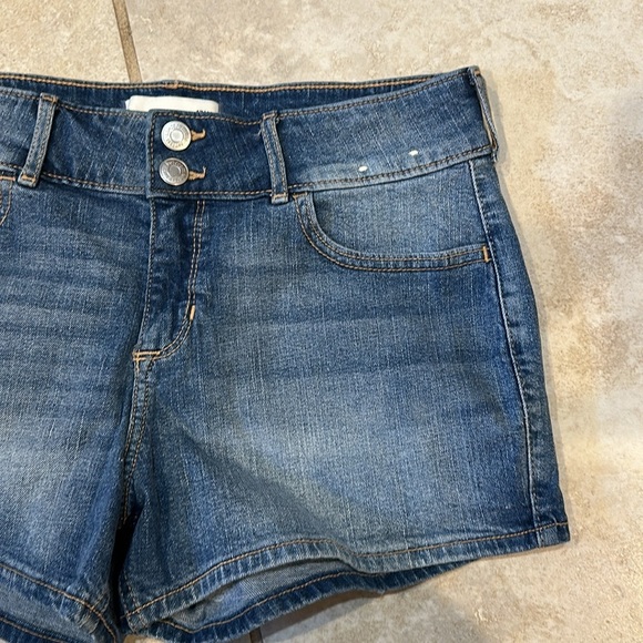 NEW! Abercrombie Kids Mid-Rise Shortie Denim Shorts 17/18 Girls - Picture 5 of 7